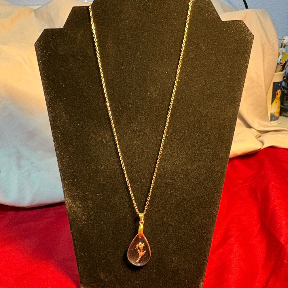 Handmade Elegant Gold flower resin Necklace